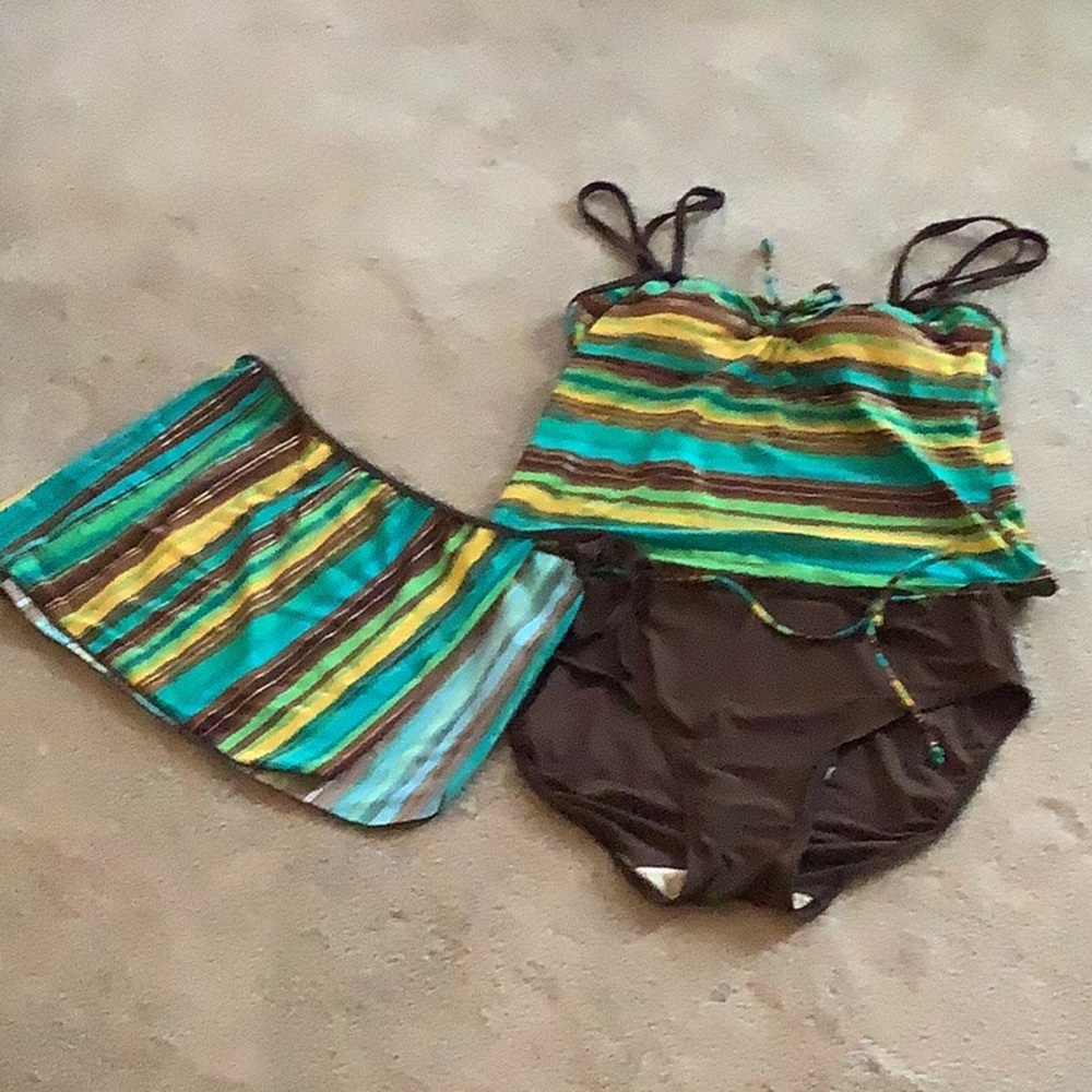 Sun Casuals 2 piece tankini green brown striped size 12 in great Shape No Bottom